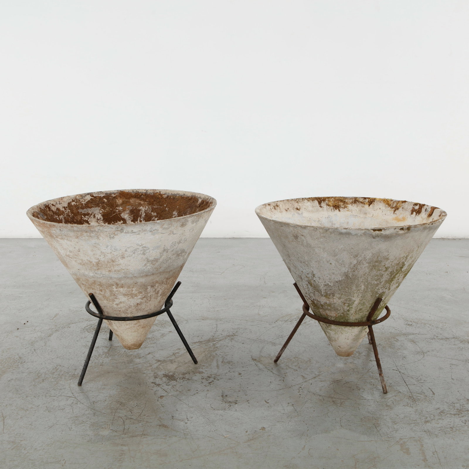 Willy Guhl, Pair of Conical Planters on Stands, 1960s (1 of 16)