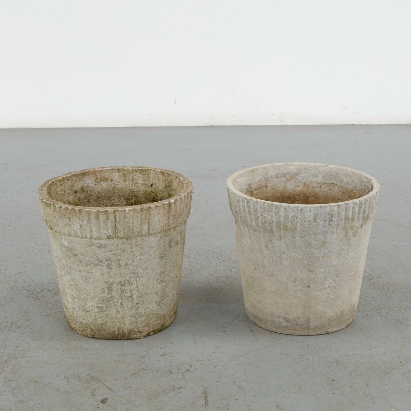 Willy Guhl, Pair of Round Planters, 1960s (1 of 14)