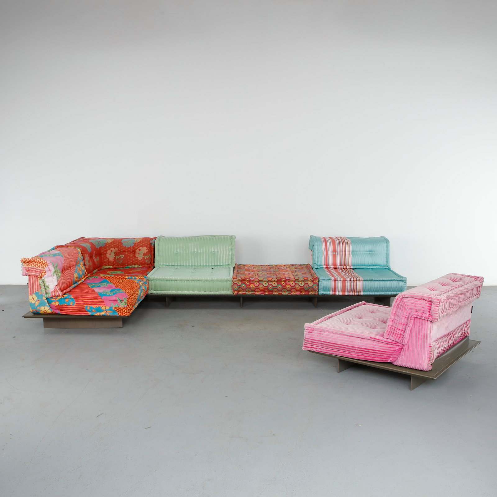 Hans Hopfer for Roche Bobois, 14-Piece Mah Jong Modular Sofa with Wood Platform and Kenzo Fabric, (1 of 20)