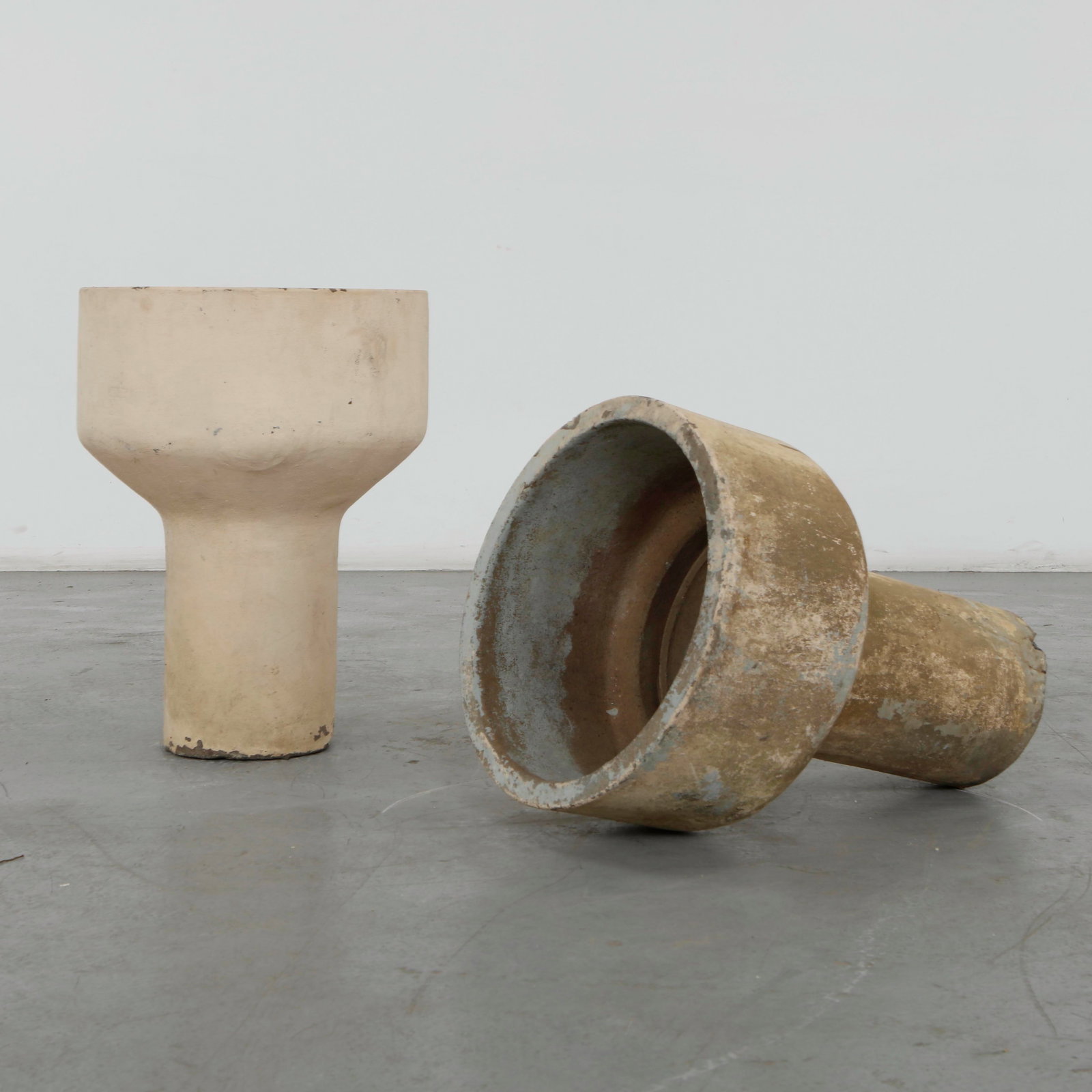 Willy Guhl, Pair of Goblet Planter, 1960s: This pair of "Goblet" or "Chalice" planters is an iconic mid-century modern design by the pioneering Swiss neo-functionalist designer Willy Guhl. Produced by the Swiss