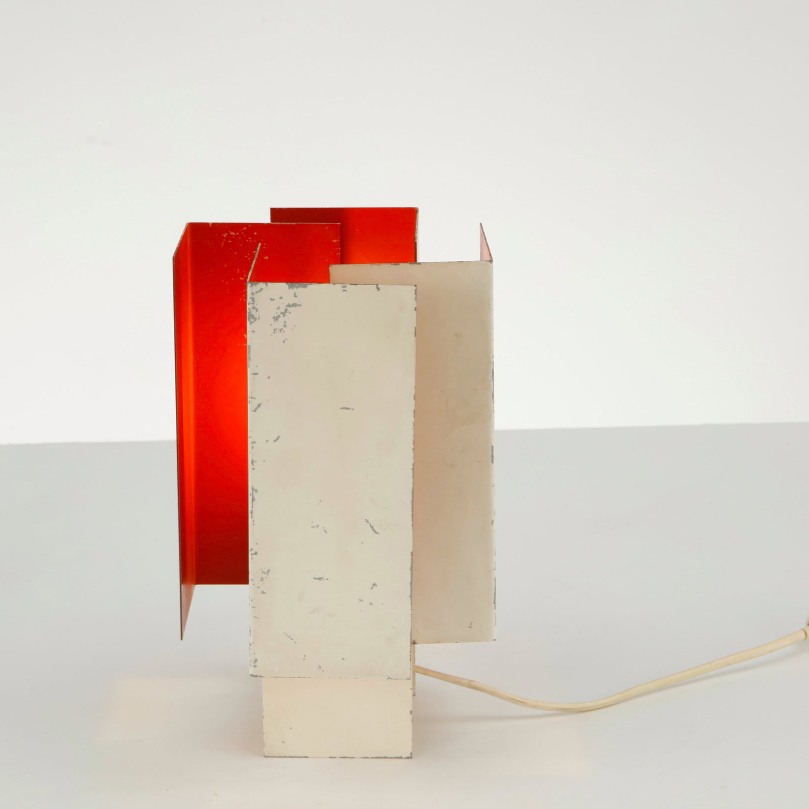 Mid-Century Enameled Metal Table Lamp in the style of Jean Boris Lacroix, 1960s: This architectural modernist table lamp is an example of the iconic "Model 316" table lamp designed by Jean-Boris Lacroix in 1958. Heavily influenced by De Stijl geometry and the color block