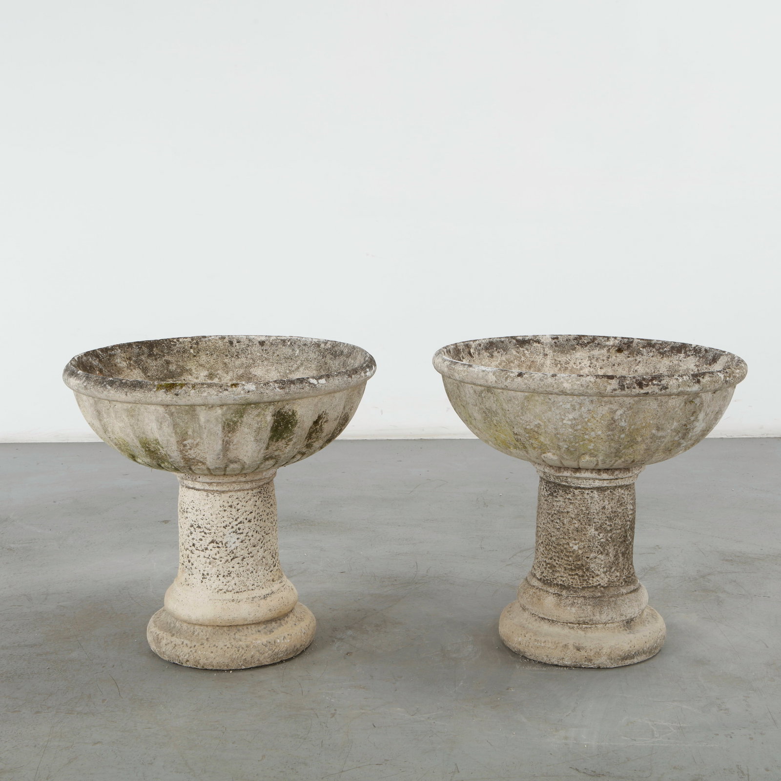 Grandon Fres, Pair of Round Planters on Pedestal , 1960s (1 of 17)