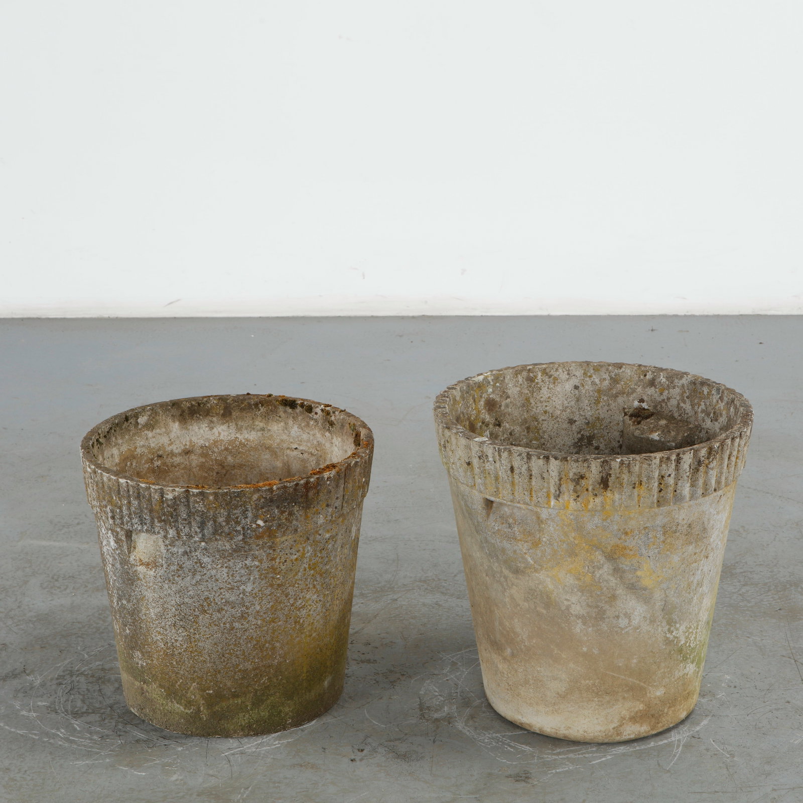 Willy Guhl, Pair of Round Planters, 1960s (1 of 19)