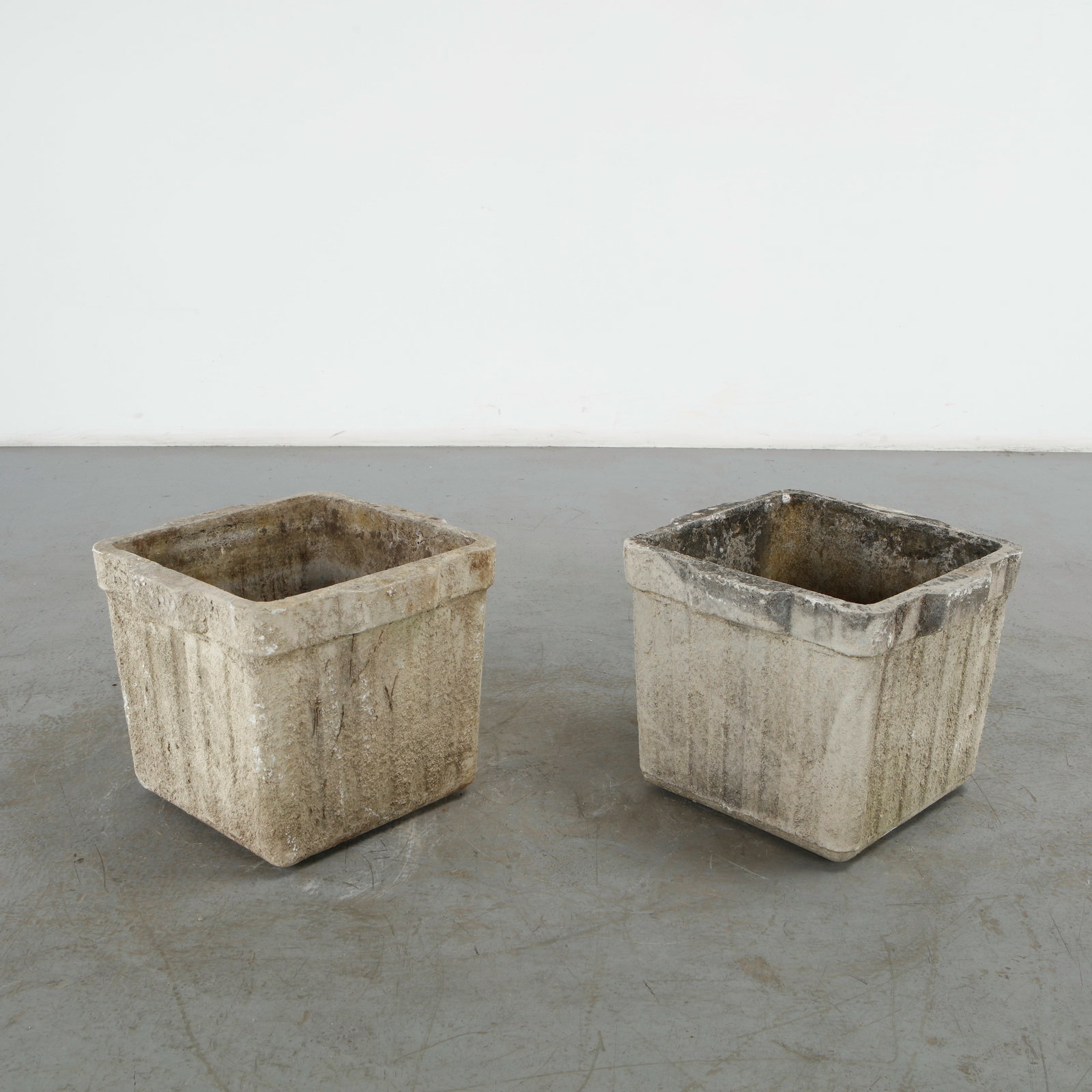 Willy Guhl, Pair of Square Planters, 1960s: Elegant in their restraint, these square planters showcase Willy Guhl mastery of geometric simplicity and the enduring quality of Swiss fiber cement craftsmanship. Height: 14.5 in. Length: 17 in. Widt