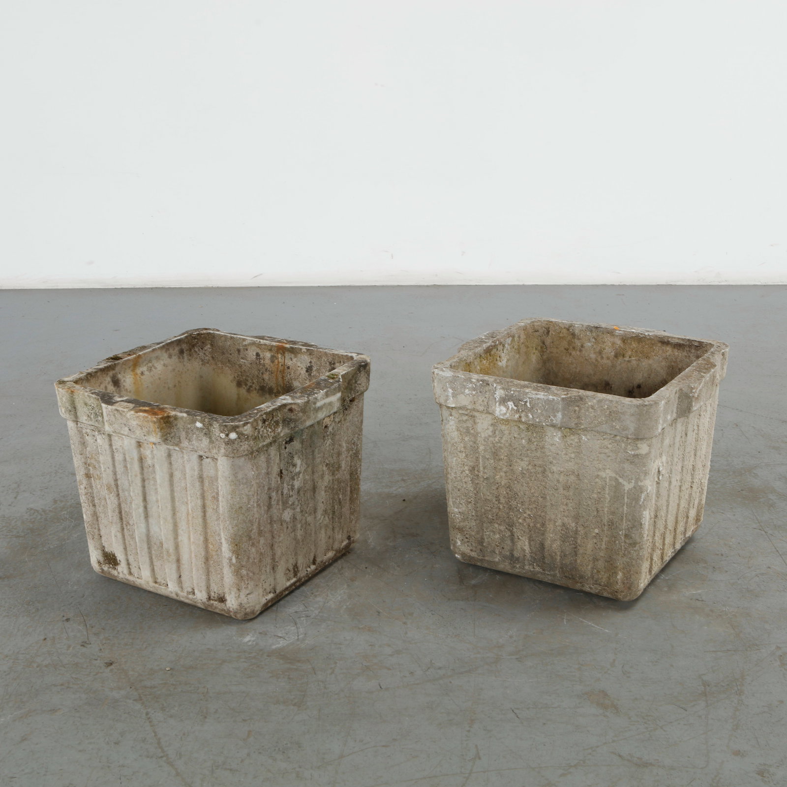 Willy Guhl, Pair of Square Planters, 1960s: Elegant in their restraint, these square planters showcase Willy Guhl mastery of geometric simplicity and the enduring quality of Swiss fiber cement craftsmanship. Height: 14.5 in. Length: 17 in. Widt