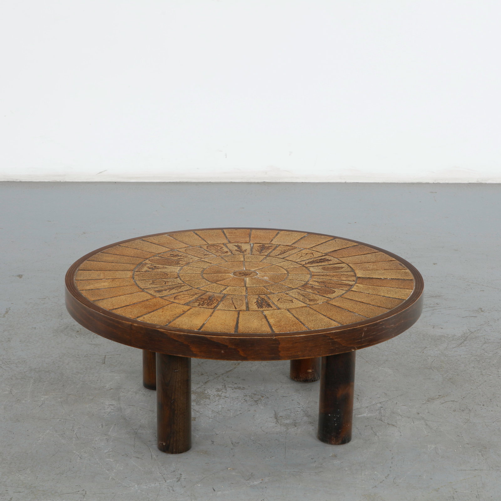 Roger Capron, Round Coffee Table, 1960s: This round coffee table, designed by legendary French ceramicist Roger Capron, is an exceptional example of his highly coveted "Herbier" (Botanical) collection. This design perfectly showcas