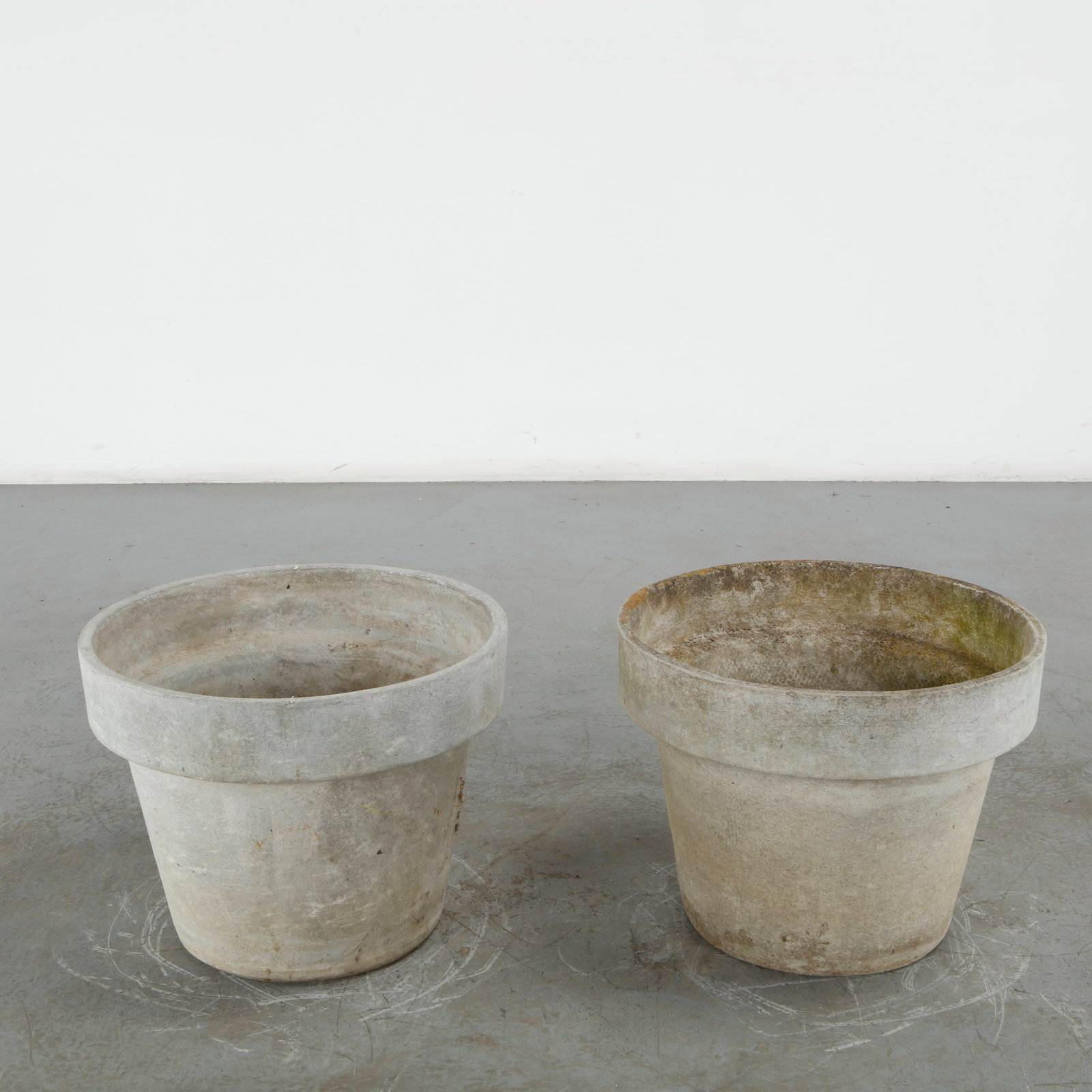 Willy Guhl, Pair of Round Planters, 1960s (1 of 17)