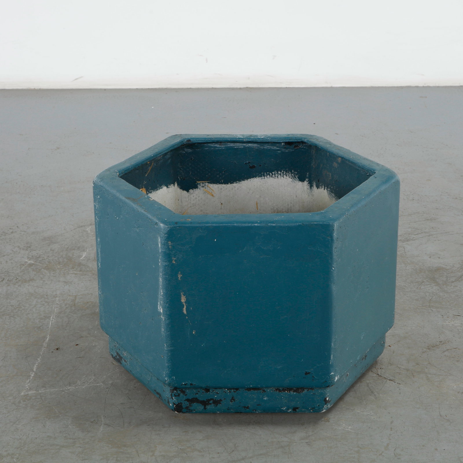 Willy Guhl, Hexagonal Planter, 1960s: This 1960s mid-century modern hexagonal planter by Willy Guhl is an outstanding example of Swiss neo-functionalist design. The piece features a striking and rare weathered teal-blue or deep turquoise