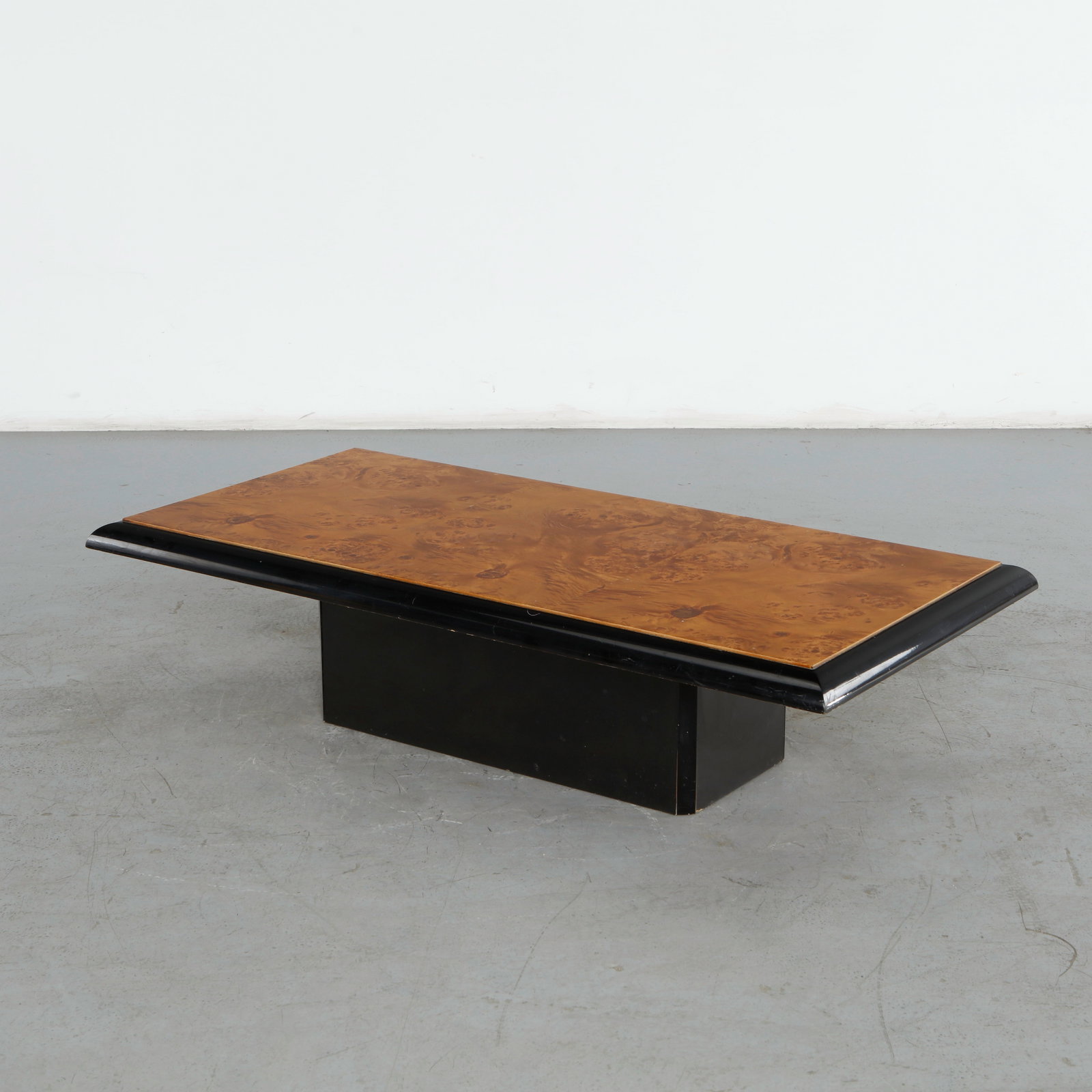 Burl Wooden Table attributed to Willy Rizzo, 1980s: This vintage burl wood coffee table designed in the distinctive style of Italian-French designer Willy Rizzo is a luxurious example of mid-century Hollywood Regency and Italian modernism. It beautiful