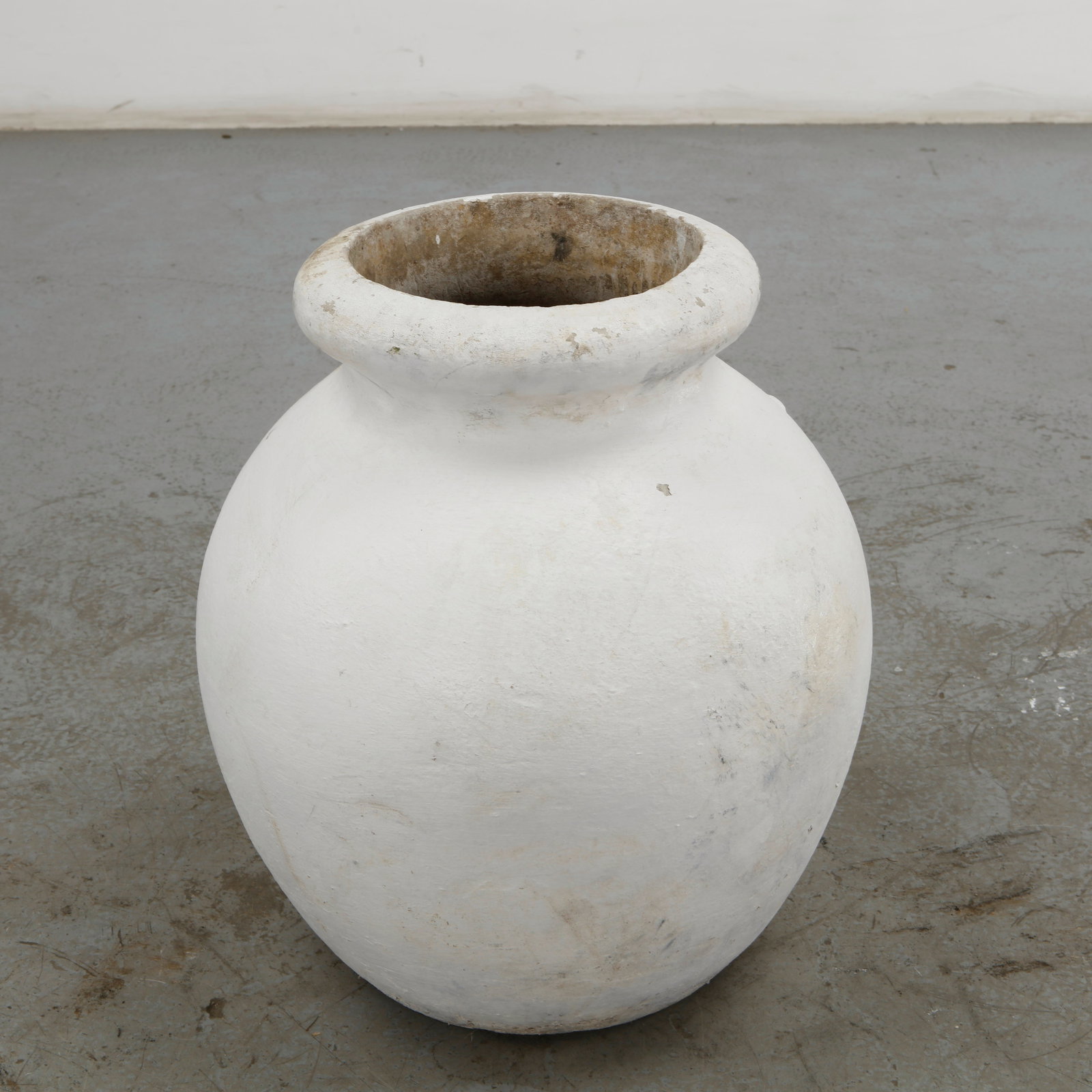 Willy Guhl, Jar Planter, 1960s: This "Olive Jar" or "Honey Pot" garden planter designed by Willy Guhl is an iconic example of 1960s Swiss mid-century brutalist design, manufactured by the prominent firm Eternit. 