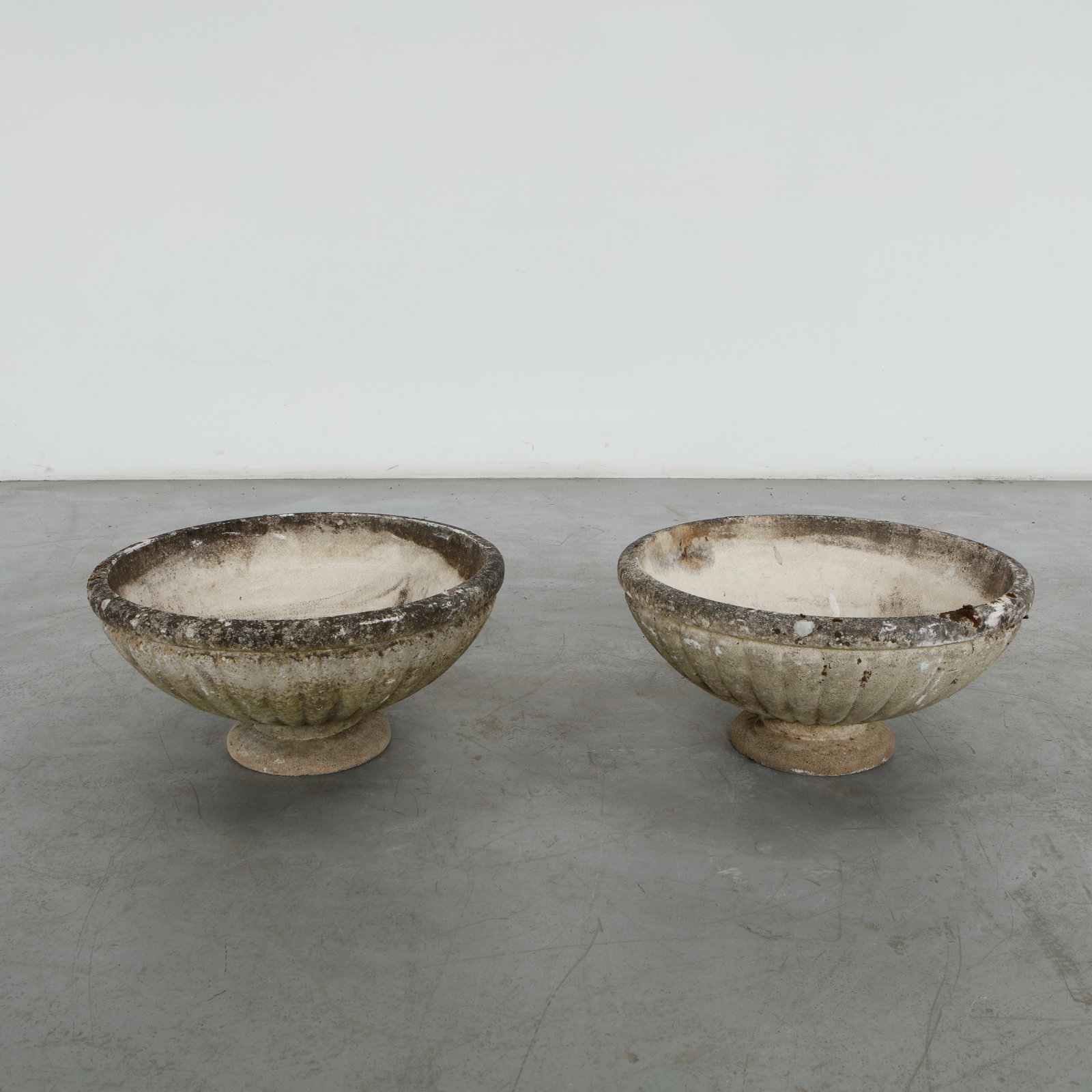 Grandon Fres, Pair of Coppa Planters, 1960s: This pair of mid-century French coppa planters by the renowned manufacturer Grandon Fr?s features an elegant, wide-flared coupe silhouette. Such open-bowl vessels are highly prized by collectors and d