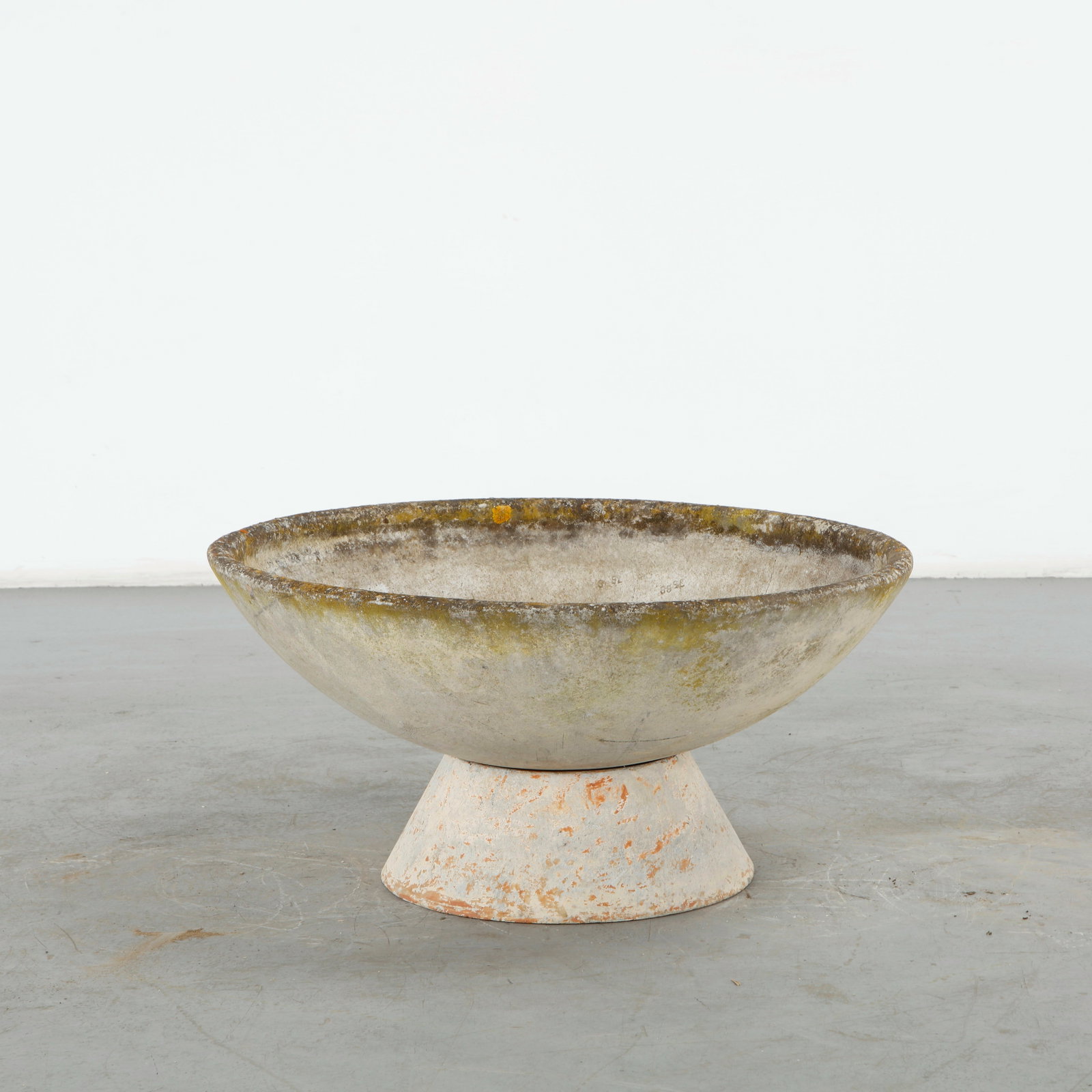 Willy Guhl, Bowl Planter on Stand: Round planter by Swiss designer Willy Guhl for Eternit, showcasing a magnificent patina. Elevated on its original concrete stand, creating a majestic and commanding presence. Height: 18 in. Diameter: