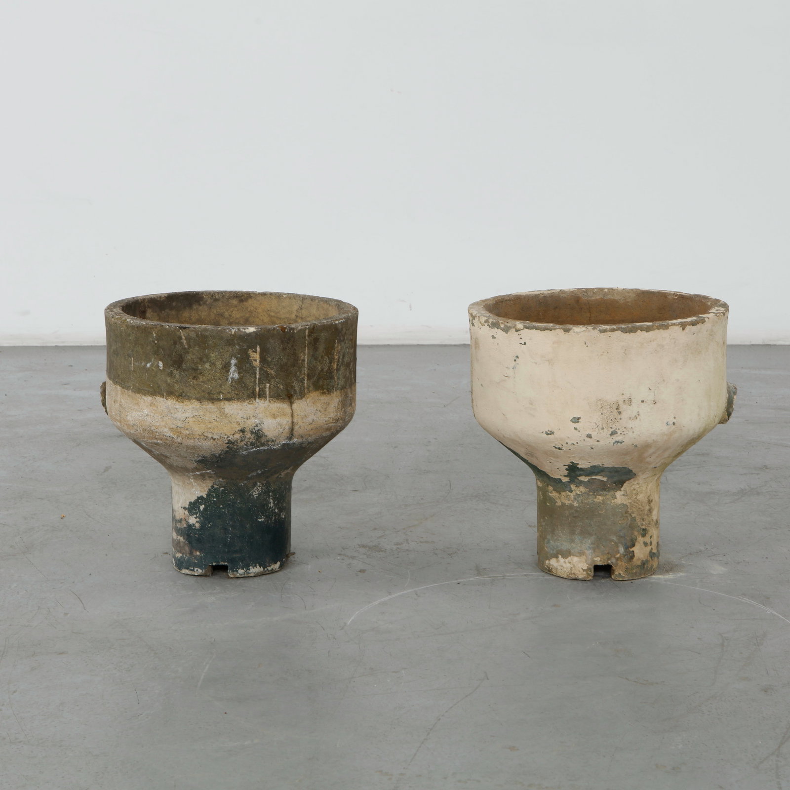 Willy Guhl, Pair of Goblet Planters, 1960s: This pair of "Goblet" or "Chalice" planters is an iconic mid-century modern design by the pioneering Swiss neo-functionalist designer Willy Guhl. Produced by the Swiss manufacturing company Eternit.