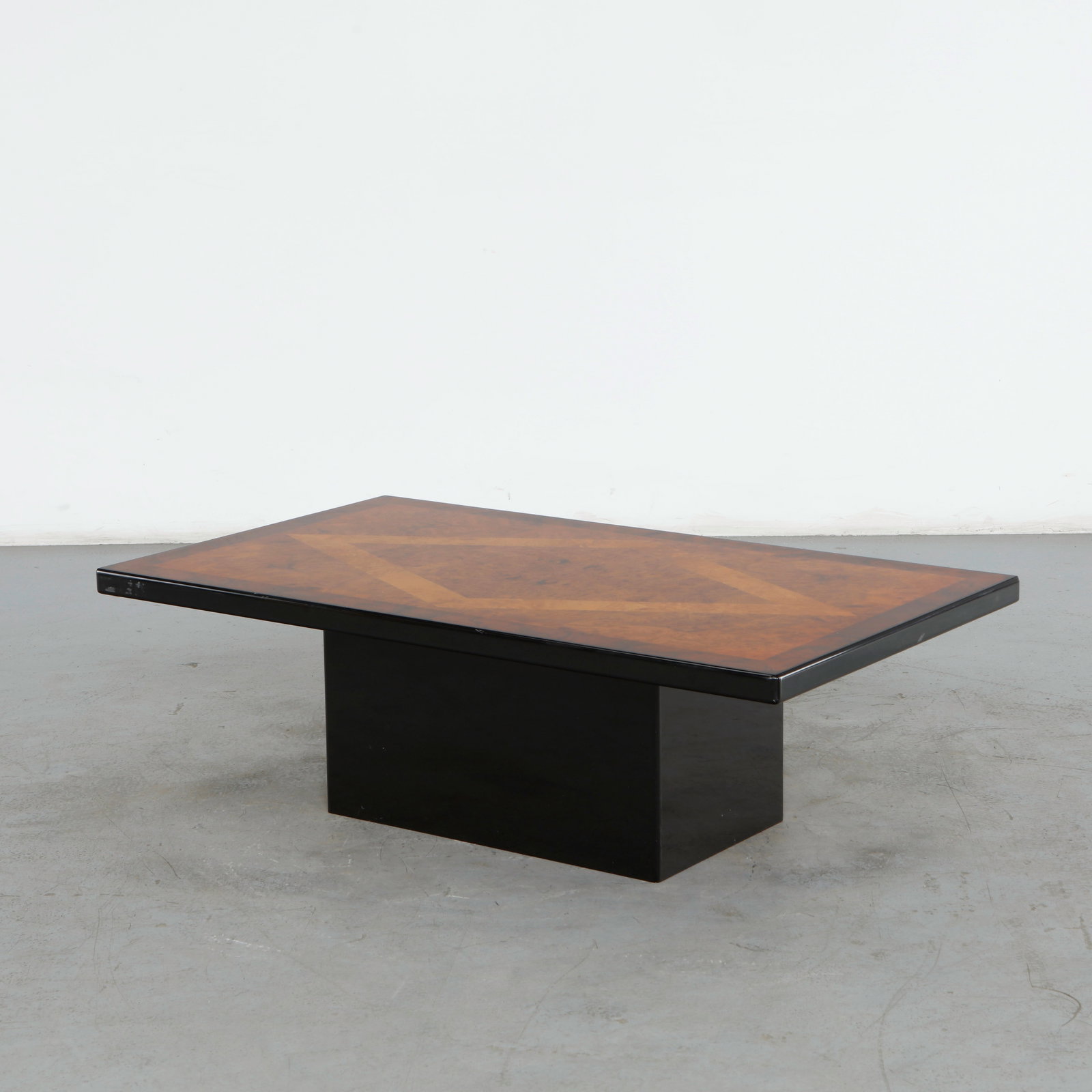 Burl Wooden Table attributed to Willy Rizzo, 1980s: This burl wood table designed in the distinctive style of Italian-French designer Willy Rizzo from the 1970s_1980s, is a luxurious example of mid-century Hollywood Regency and Italian modernism. It