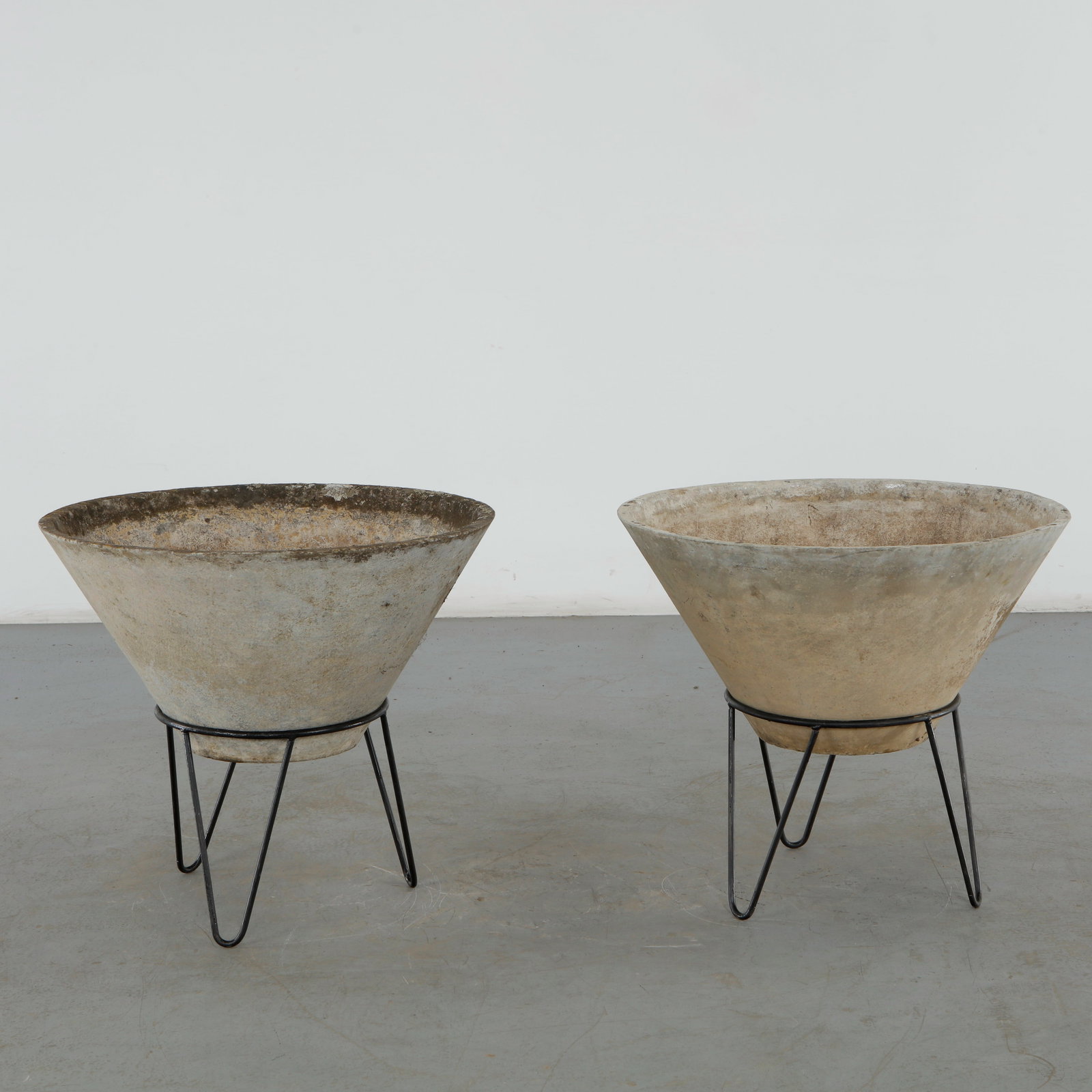 Willy Guhl, pair of Conical Planters on Metal Stands, 1960s (1 of 17)