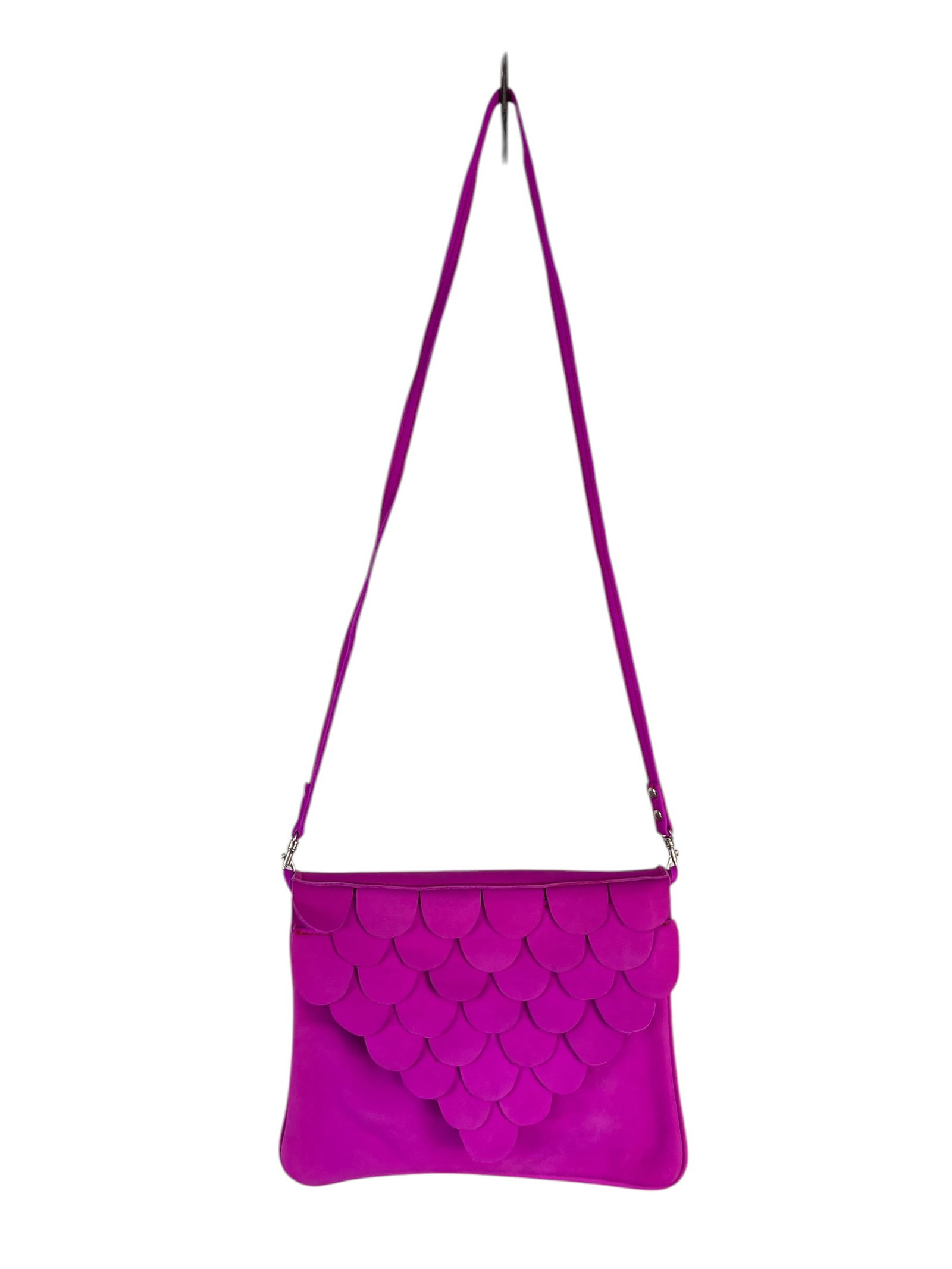 Nguni Fushia Leather Crossbody Bag Zambia: Approx 8.5"H x 11"W. Lightfoot Zambia. Beautiful and unique scalloped leather handmade bag or purse. Handmade by local Zambian artisans.