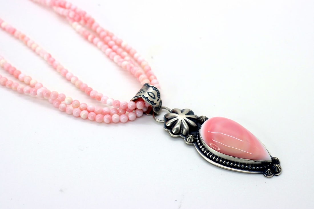 Navajo Handmade Pink Conch Necklace & Pendant (1 of 7)