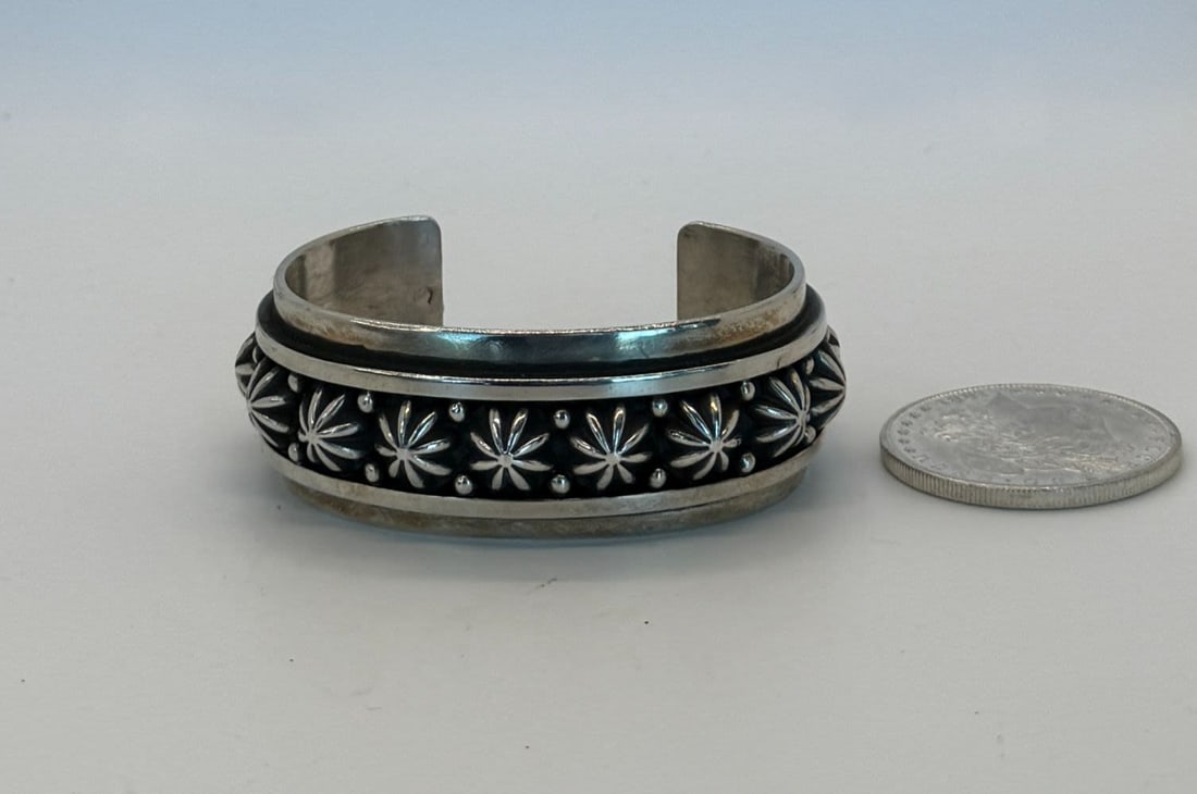 Striking Fluted Star Button Cuff (1 of 5)