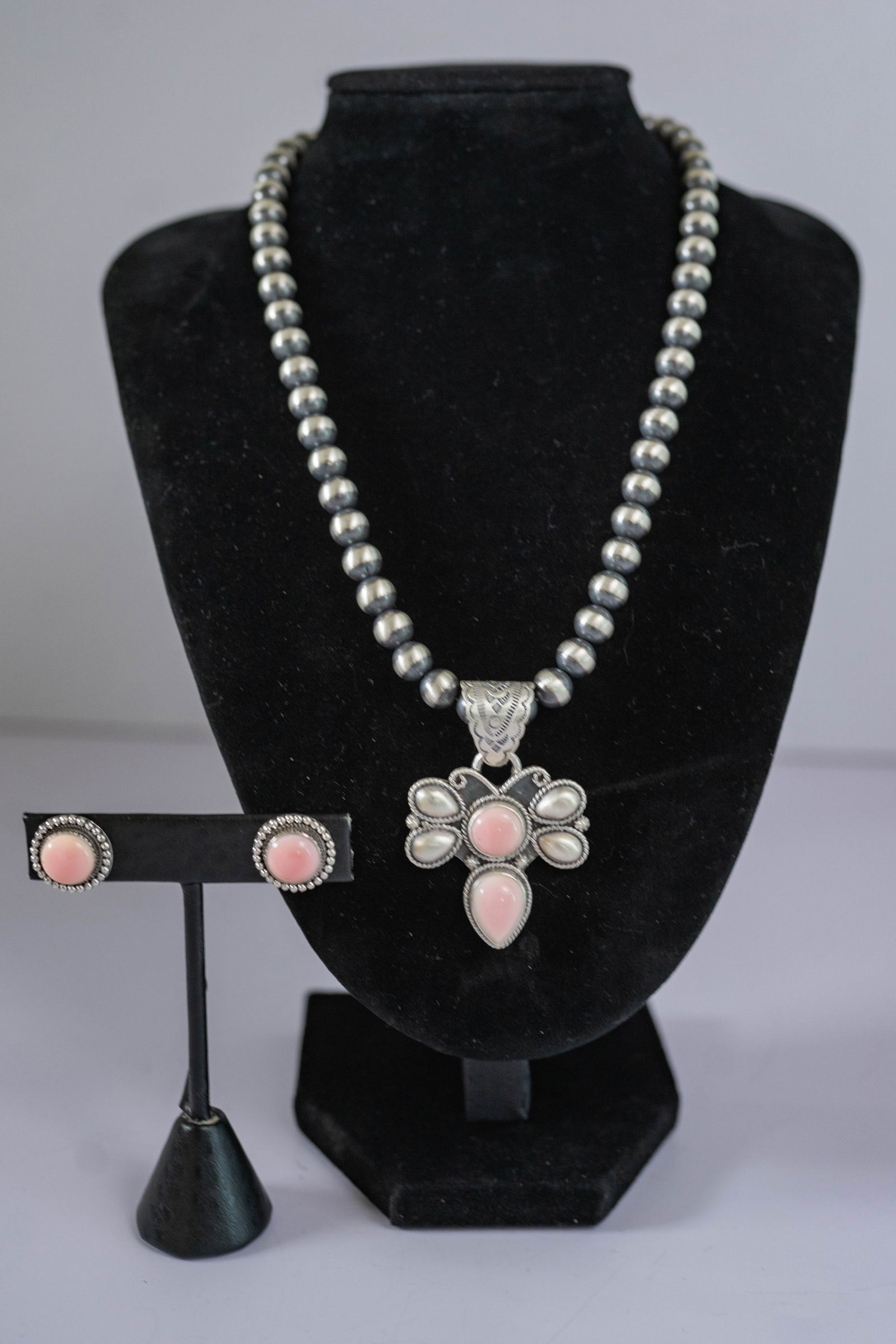 Attractive Pink Conch Shell Set (1 of 8)