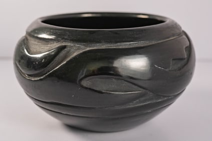 'Santa Clara' Pablito Black on Black Pottery