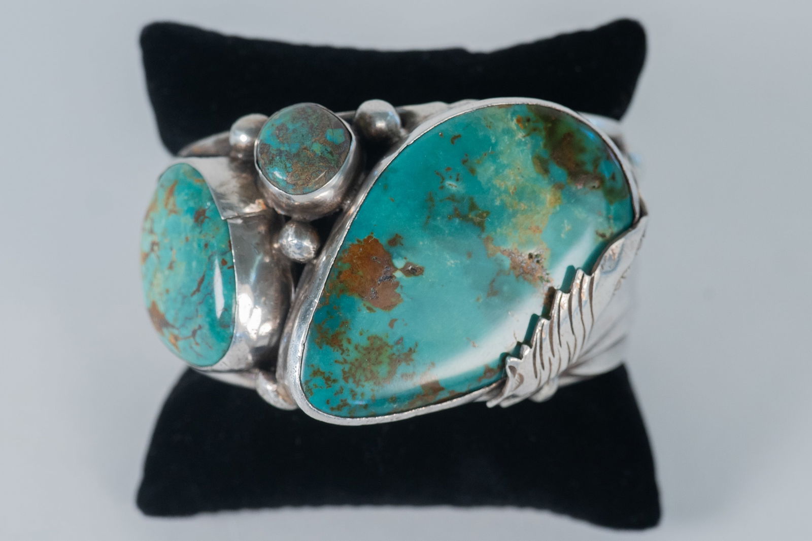 Delbert Chatter Exceptional Cuff: Native American Navajo master silversmith Delbert Chatter, a respected Din'e silversmith known for his traditional cluster work and heavy hand crafted sterling silver as shown here with his dense leaf