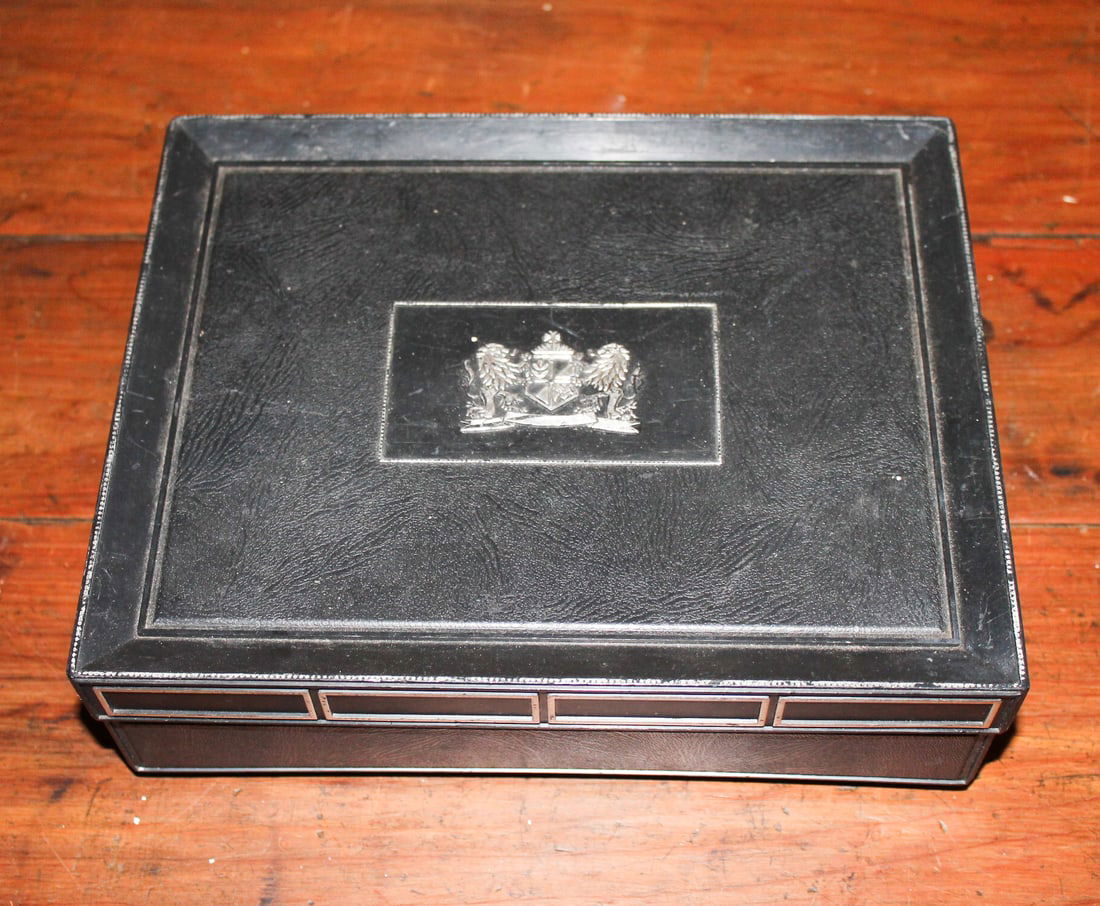 Wooden storage box for cigars w/contents (1 of 1)