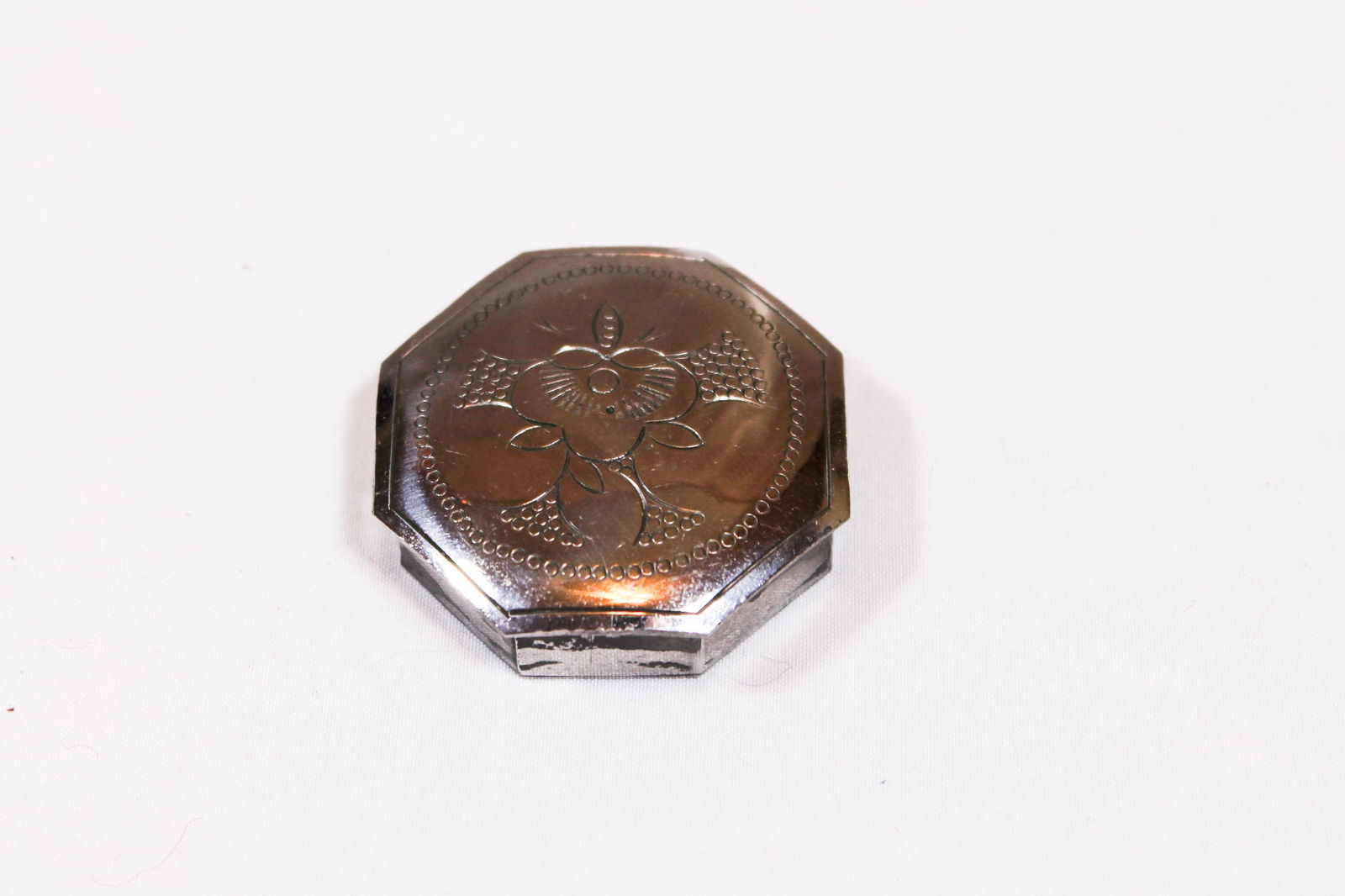 Vintage silver flat container jewelry: Vintage silver flat container jewelry