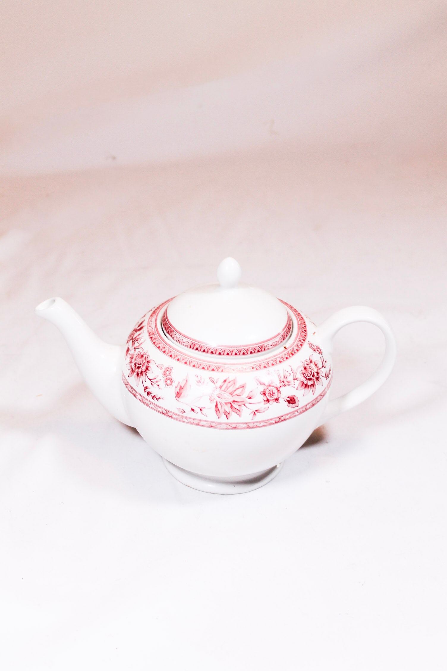 Decorative white ceramic red tea kettle vintage (1 of 5)