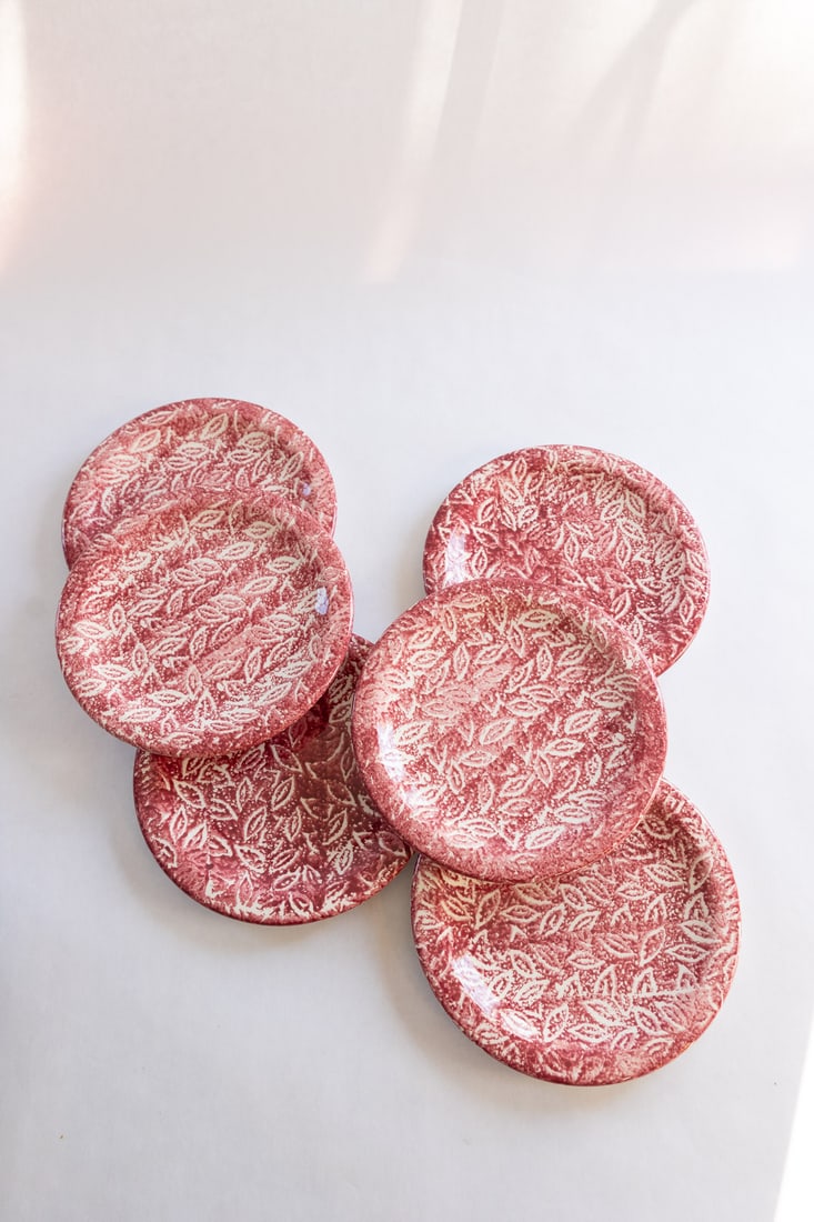 Hand Painted in Italy Red Dishes By Seymour MANN Foliage: Hand Painted in Italy Red Dishes By Seymour MANN Foliage - - Measures 8"