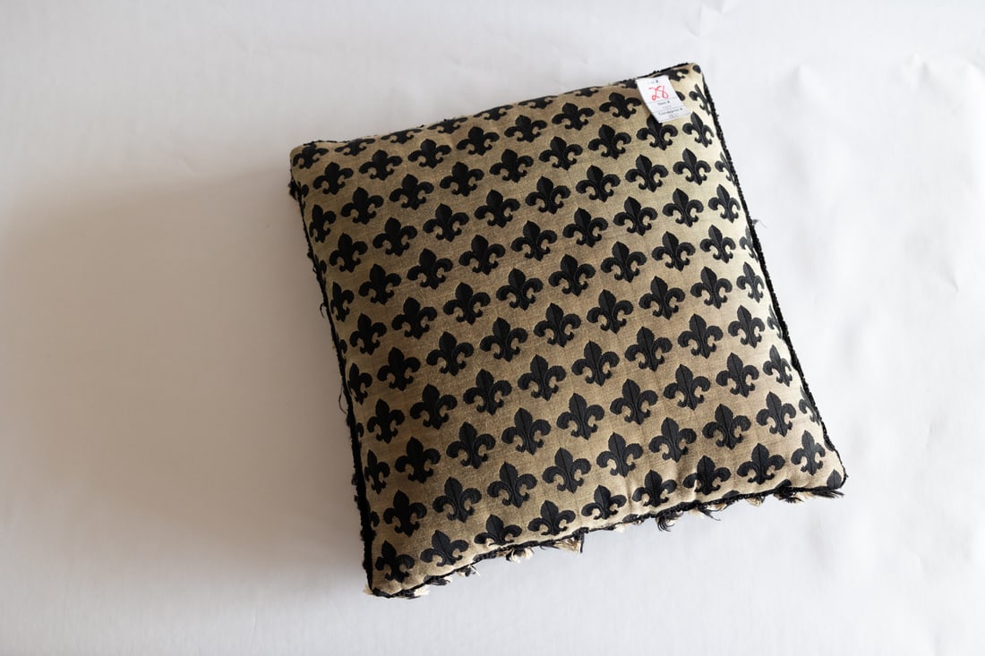 Fleur De Lis Pattern Decorative Pillow With Tassels: Fleur De Lis Pattern Decorative Pillow With Tassels - Measuring 16 X 16