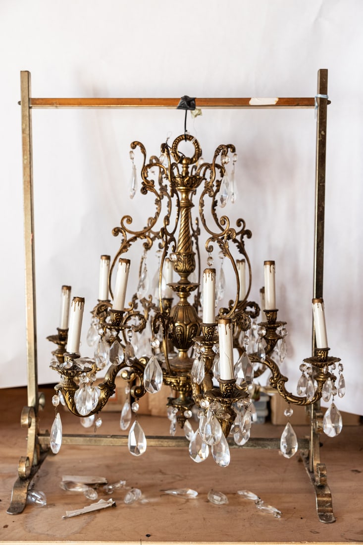 Brass Chandelier - Electric: Brass Chandelier - Electric - Measuring Approx 25 X 27 - All Crystal May Not Be Accounted For *** PICKUP ONLY ***
