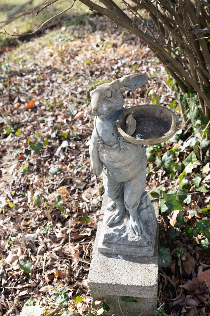 Rabbit Statue Plant Holder/Birdbath (1 of 2)