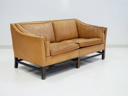 Danish Brown Leather Two Seat Sofa: ++++ WE OFFER COMPETITIVELY PRICED WORLDWIDE SHIPPING WITH AN EXTERNAL PARTNER.++++ Two-seater caramel brown leather sofa designed in Denmark and manufactured by Grant in circa 1970/80s. Mahogany