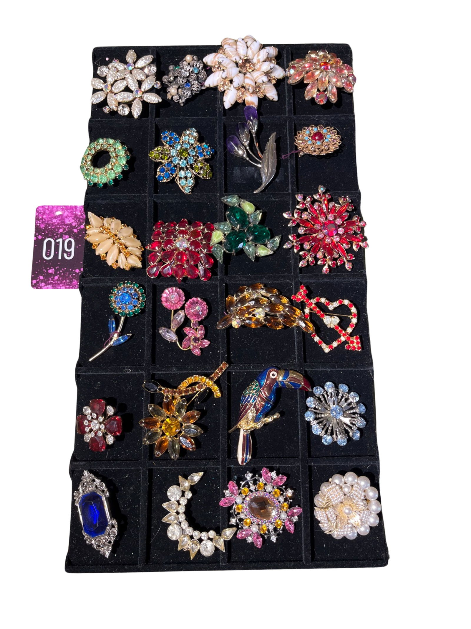 Vintage Costume Jewelry Lot of Brooches 24 pcs (1 of 3)