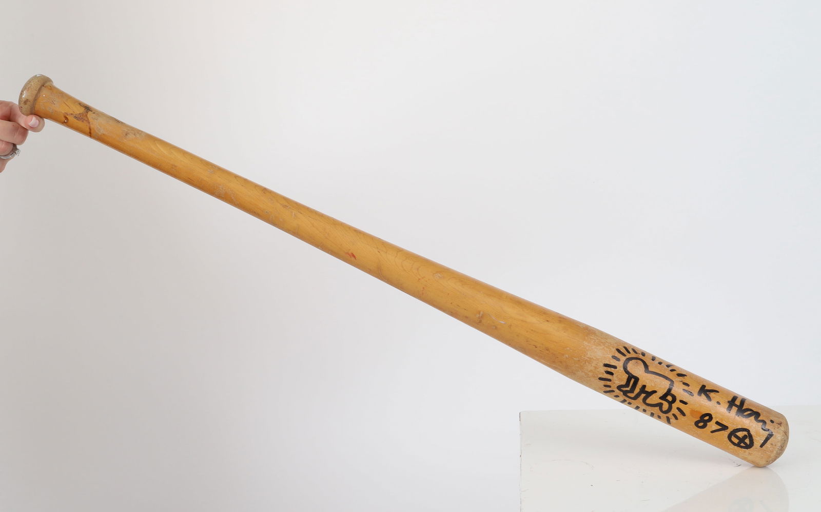 Keith Haring (1958-1990) d'après Dessin original au feutre noir sur batte de baseball "Title" (1 of 3)