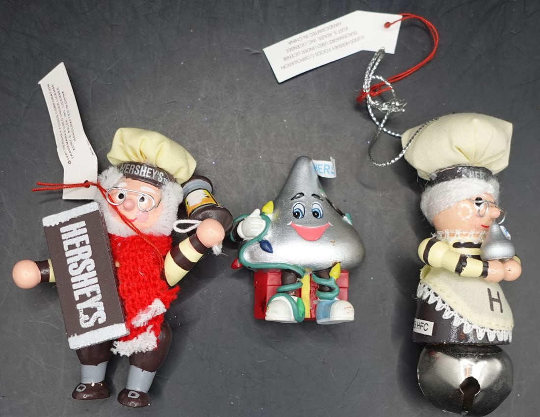 (3) Vintage Hershey's Figures. #039 Chocolate Mr. Baker Elf, Hershey's Kiss Magnat, Kurt Alder: (3) Vintage Hershey's Figures. #039 Chocolate Mr. Baker Elf, Hershey's Kiss Magnat, Kurt Alder Colector Series Elf Dwarf Bell Ringer