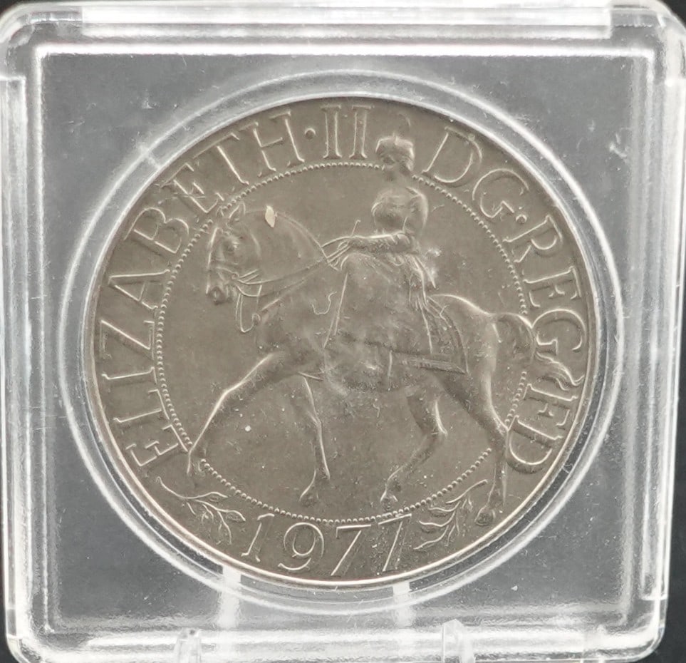 1977 25th Anniversary of Queen Elizabeth assentation to the throne in 1952: Beautiful coin! This is a High Grade Coin and has great Luster Low Estimate: 20.00 High Estimate: 30.00