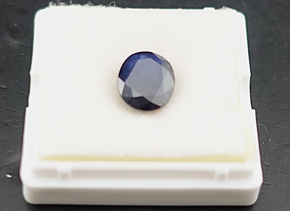 6.20 CT Ceylon Blue Sapphire.: This is a beautiful stone! Oval Shape! Low Estimate: 50.00 High Estimate: 70.00