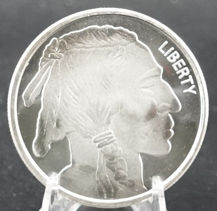 1 Ounce Silver Round (1 of 2)