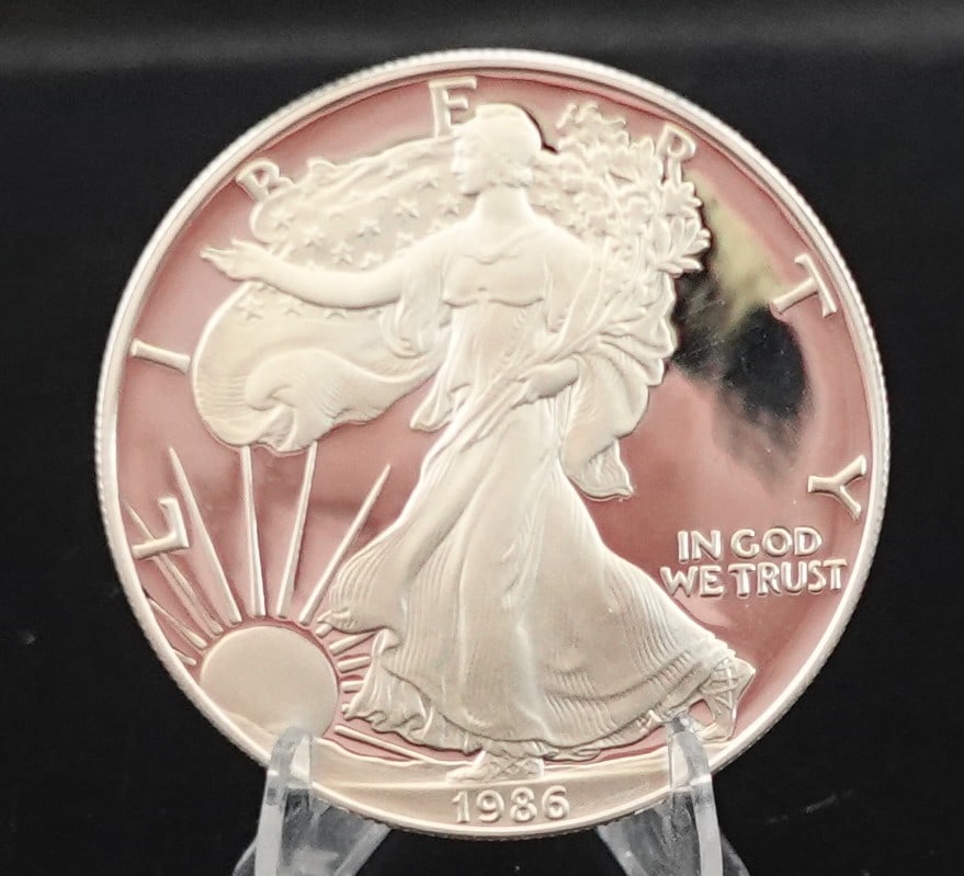 1986-S American Silver Eagle: This is a Ultra Cameo Type! Very High Grade! Low Estimate: 300.00 High Estimate: 500.00