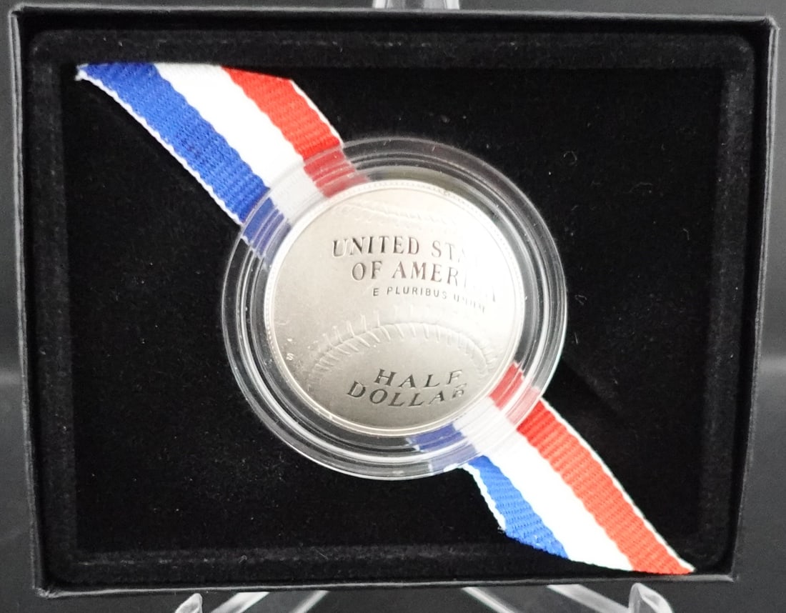 2014 Baseball Hall of Fame Commemorative Coin: Gorgeous Coin!! Low Estimate: 30.00High Estimate: 60.00