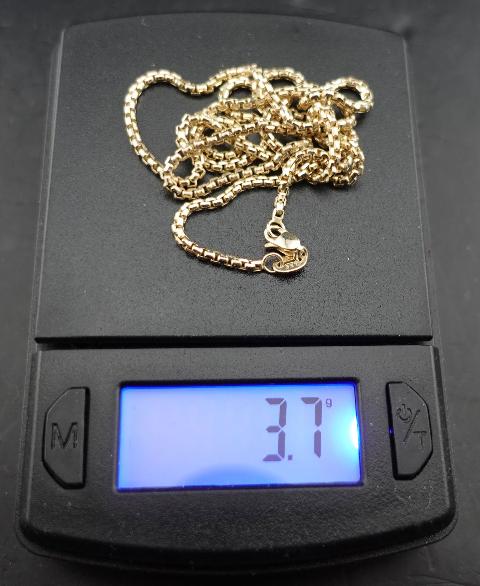 20 inch 14K Gold Necklace: 1.8mm Solid 14K Gold Round Box Diamond Cut Chain Necklace. This weighs 3.7g Low Estimate: 550.00High Estimate: 650.00