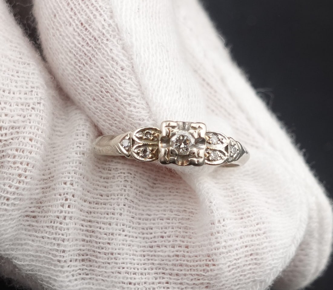 This is a 14k White Gold Wedding Band with 5 diamonds: The diamonds appear to be VS in quality. It is approximately size 6 and weighs 1.96 grams. This is over 70 years old and a beautiful ring. The center stone is approximately .15 and the 4 outer