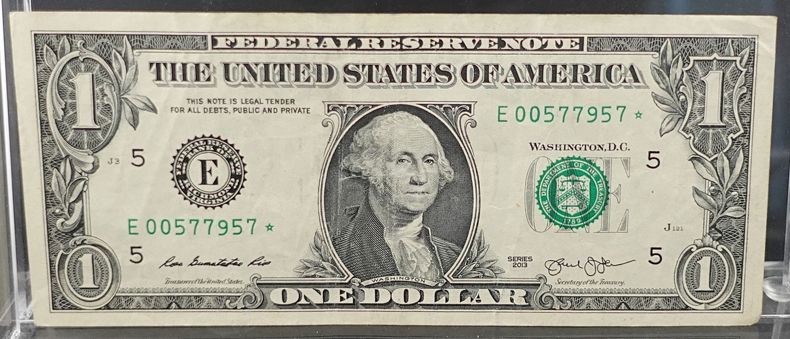 (2) 2003 $1 Star Notes: These are Crisp with Gorgeous Details! SN 7957 and 3858 Low Estimate: 40.00High Estimate: 60.00