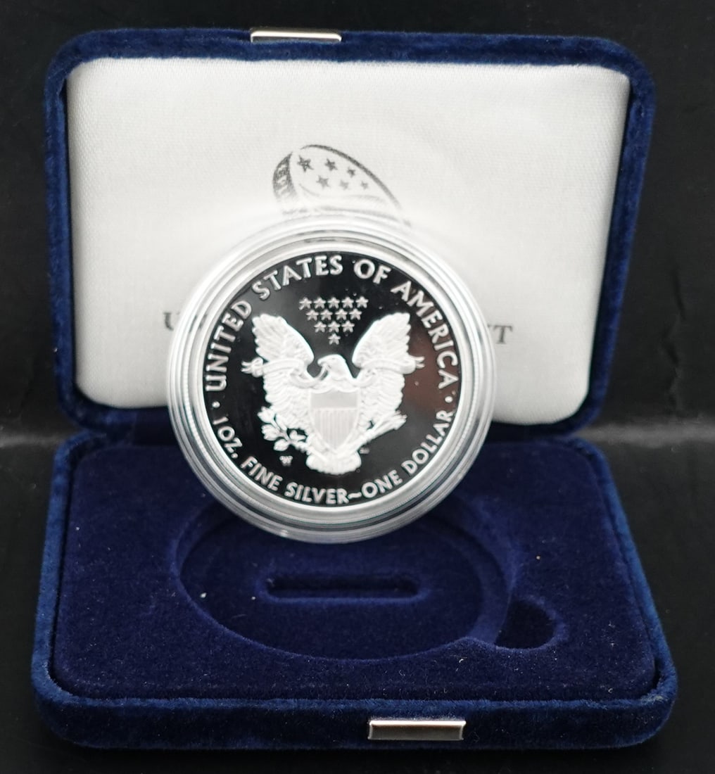 End of WW2 75th Anniversary Silver Commemorative Coin - 2