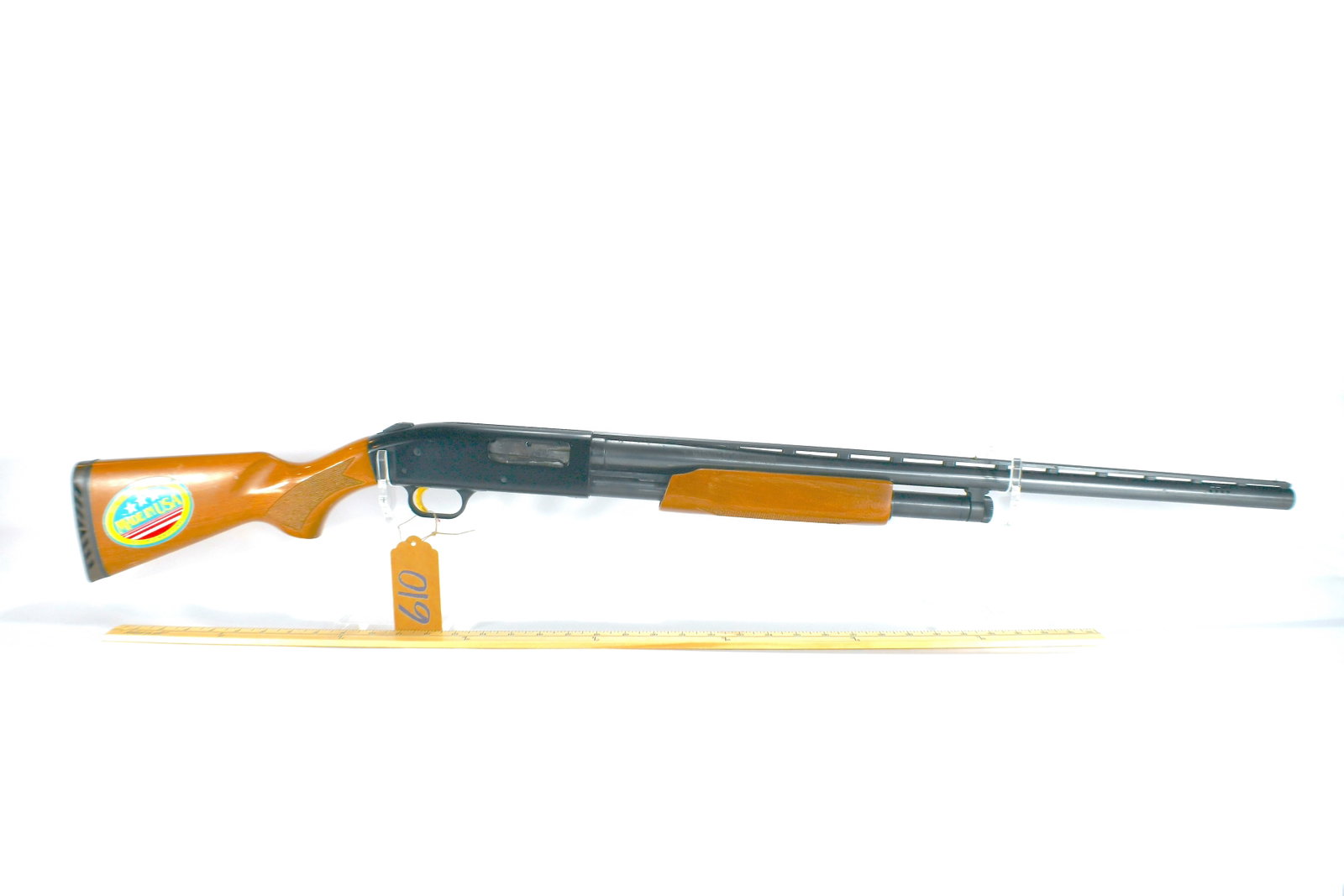 Mossberg 500 12 Gauge Pump-Action Shotgun: Mossberg 500 12 Gauge Pump-Action Shotgun The Mossberg 500 12 Gauge Pump-Action Shotgun features a 28" vent rib barrel and 3 choke tubes. This pump-action shotgun has a 6-round capacity. 12 gauge 2 3/