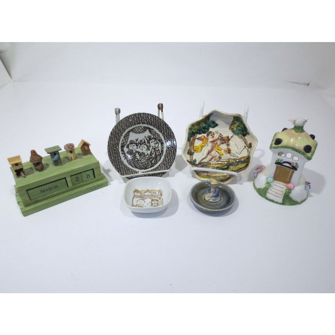 Porcelain and Wood Decorative Items (1 of 5)