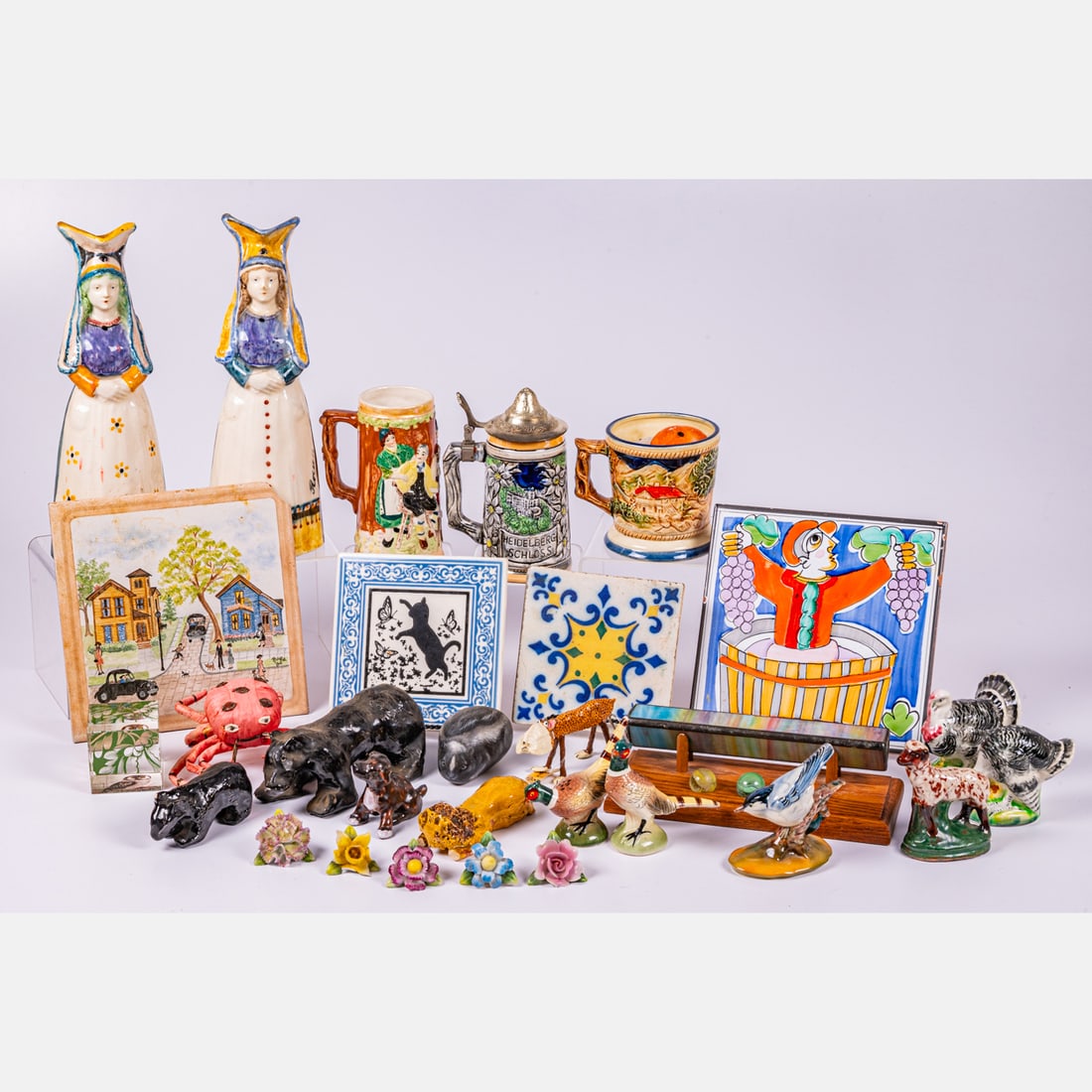 A Collection of Vintage and Contemporary Ceramic Decorative Items (1 of 7)