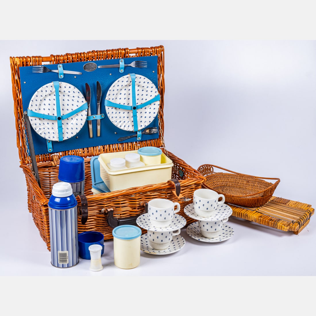 Vintage Brexton Collection Wicker Picnic Basket (1 of 4)