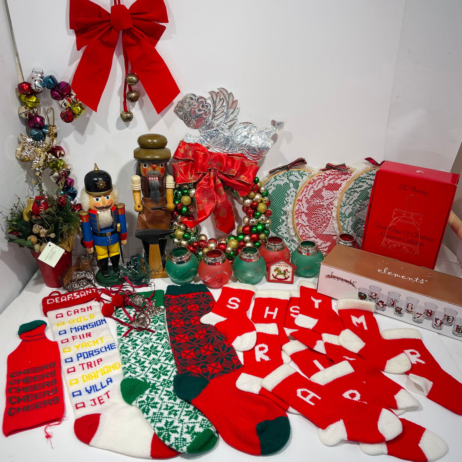 Collection of Christmas Decor (1 of 8)